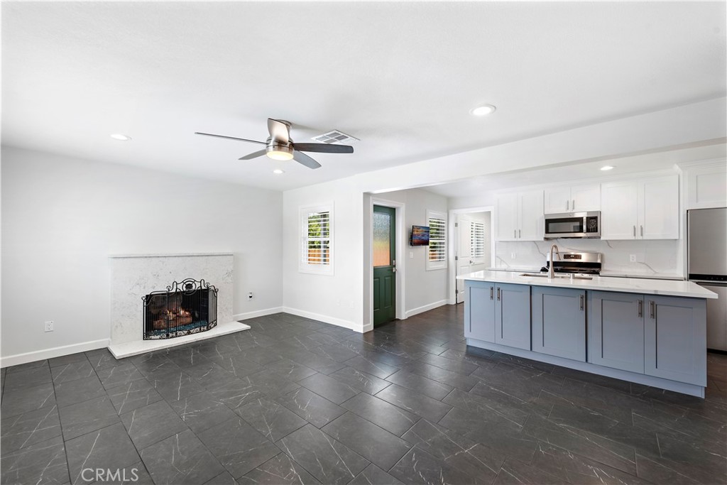 621 E Sycamore Avenue