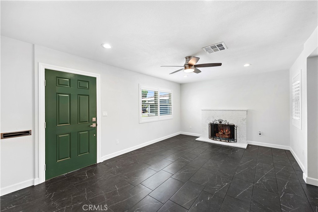 621 E Sycamore Avenue