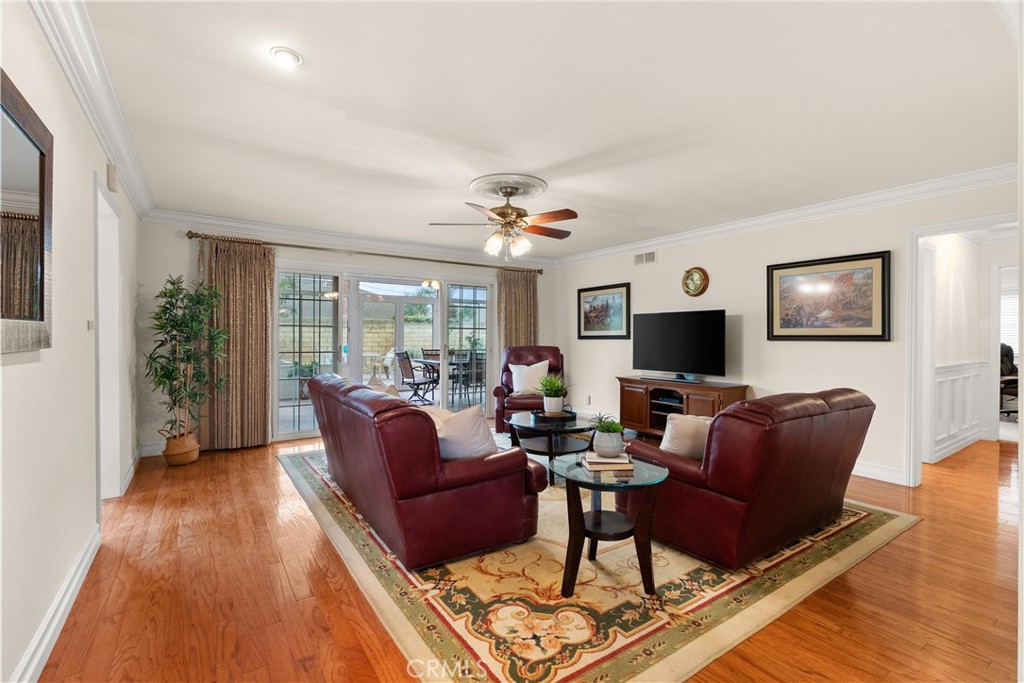 2610 E Lakeside Avenue