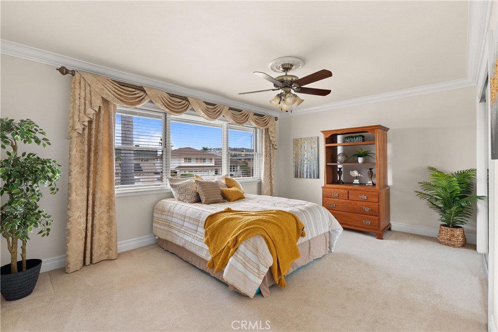 2610 E Lakeside Avenue