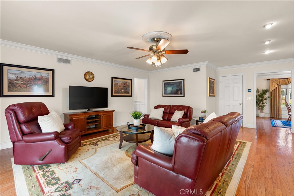 2610 E Lakeside Avenue