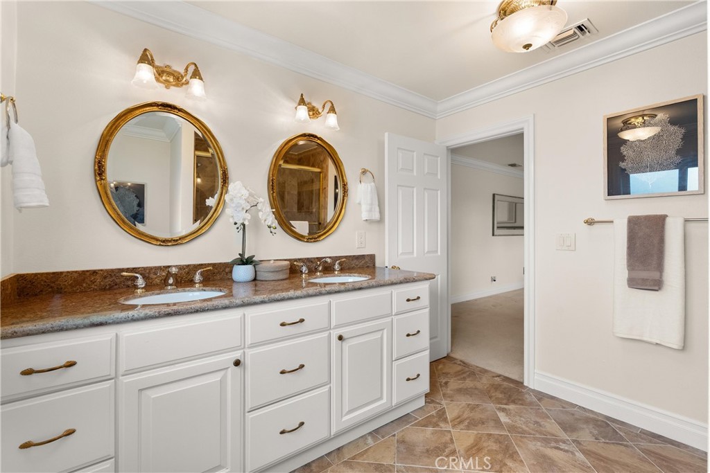 2610 E Lakeside Avenue