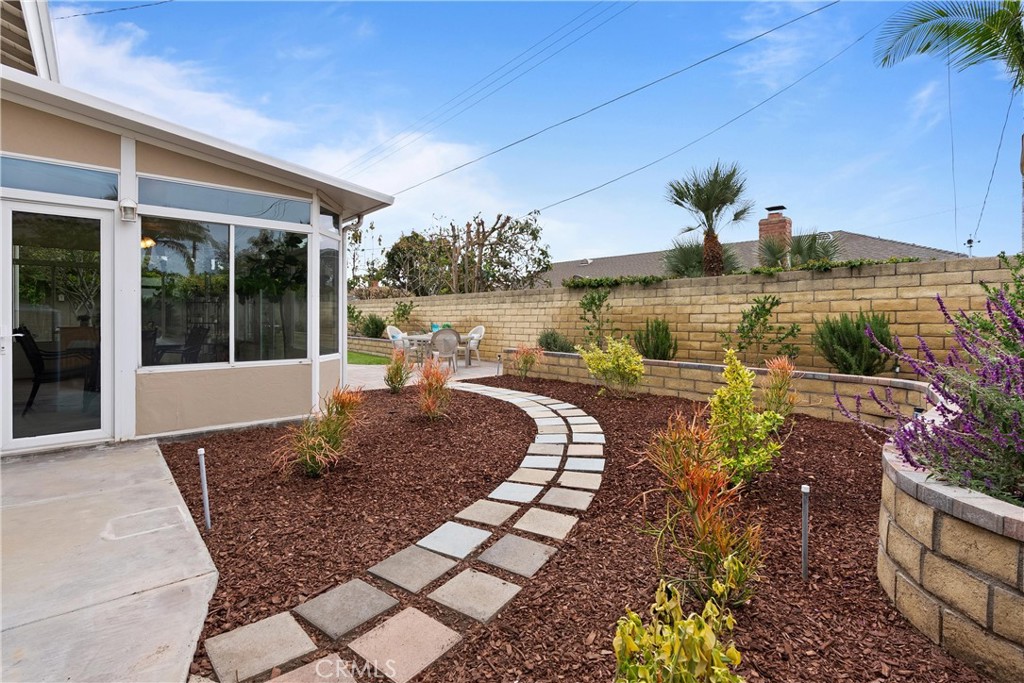 2610 E Lakeside Avenue