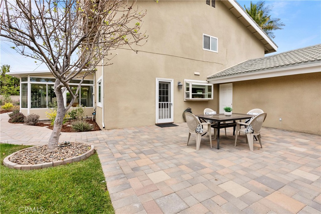 2610 E Lakeside Avenue