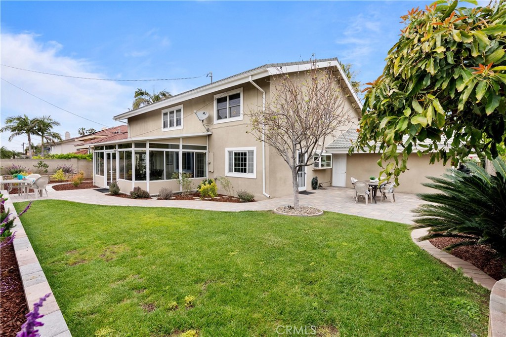 2610 E Lakeside Avenue