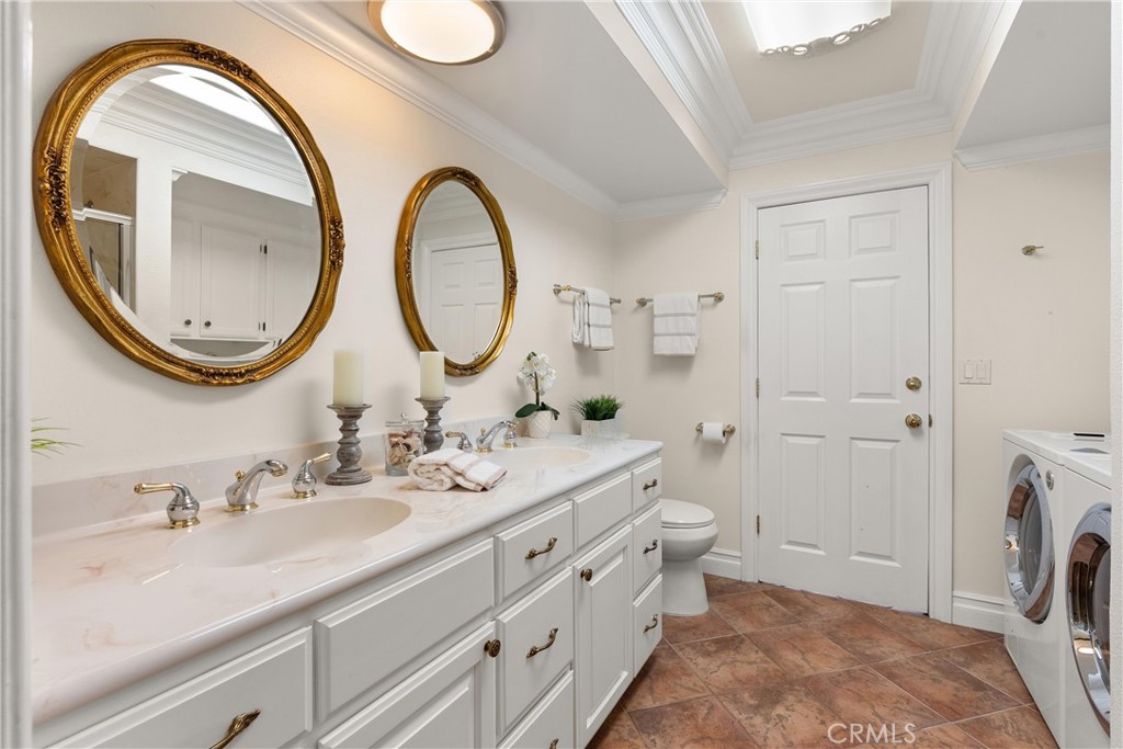 2610 E Lakeside Avenue