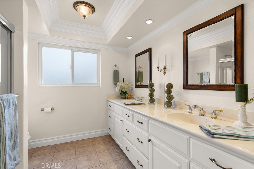 2610 E Lakeside Avenue