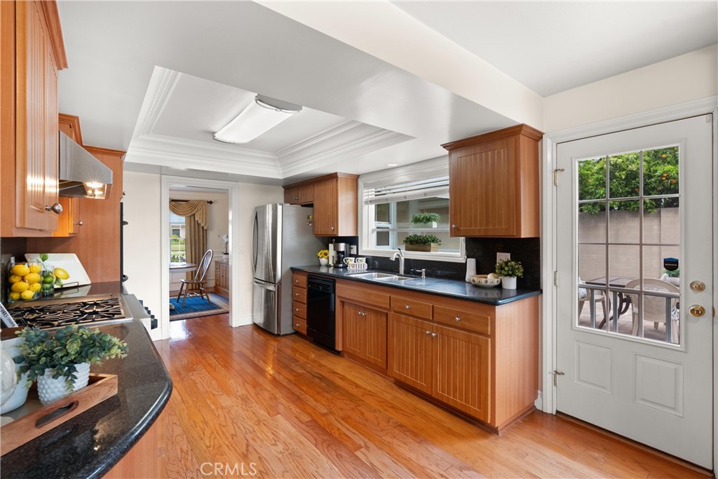 2610 E Lakeside Avenue