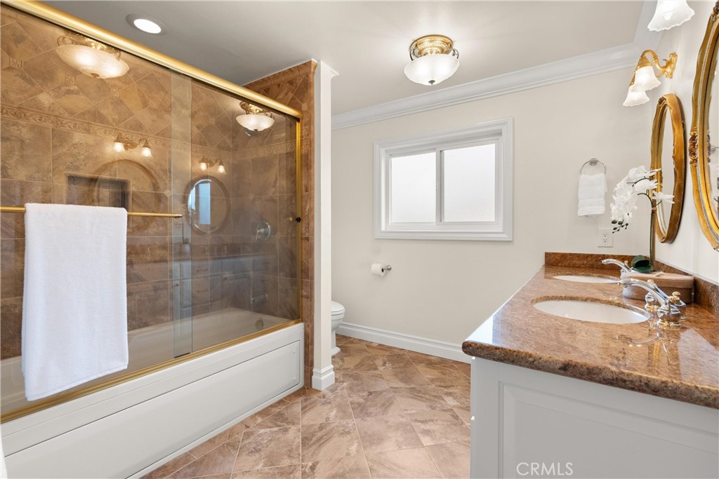 2610 E Lakeside Avenue