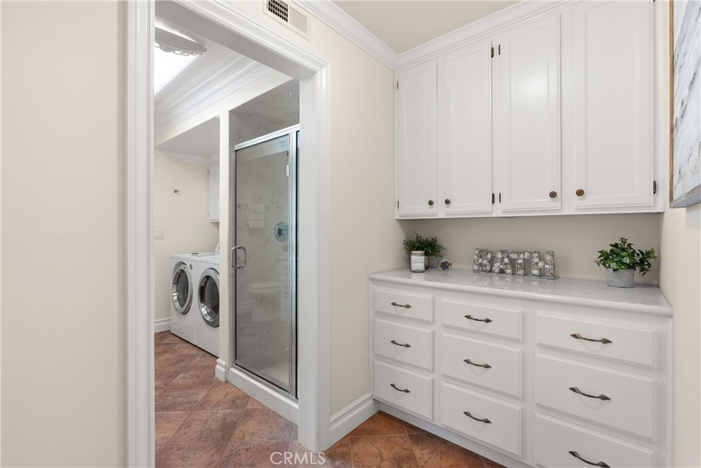 2610 E Lakeside Avenue