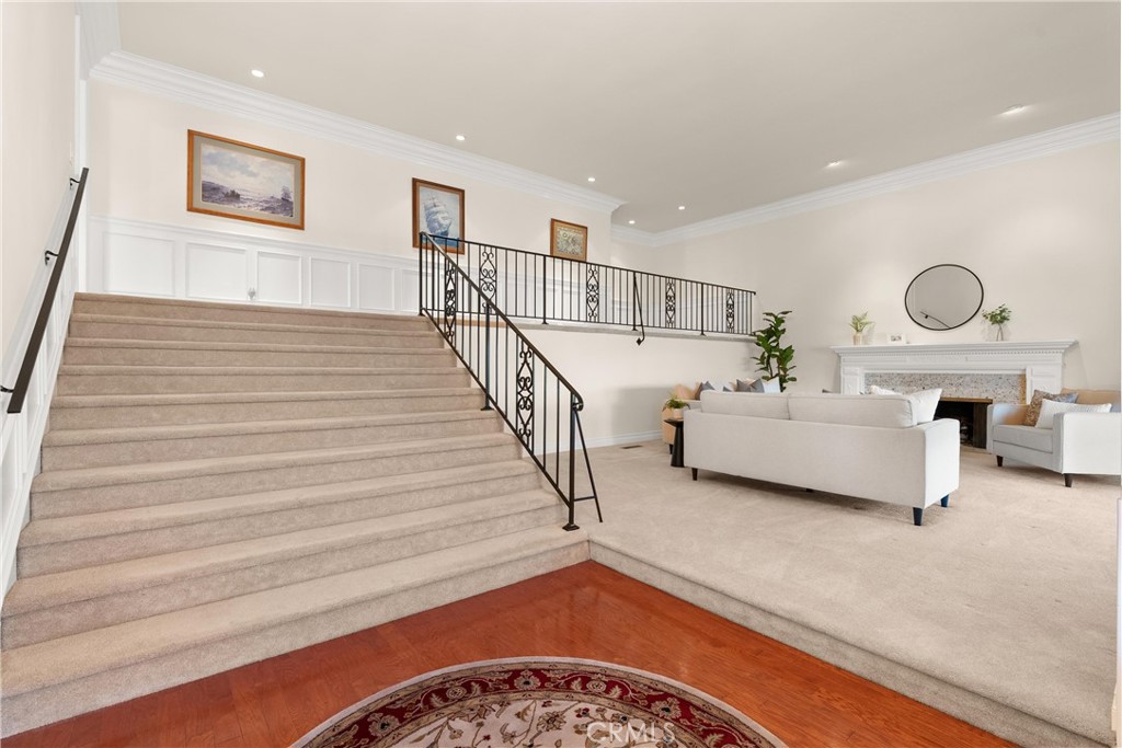 2610 E Lakeside Avenue