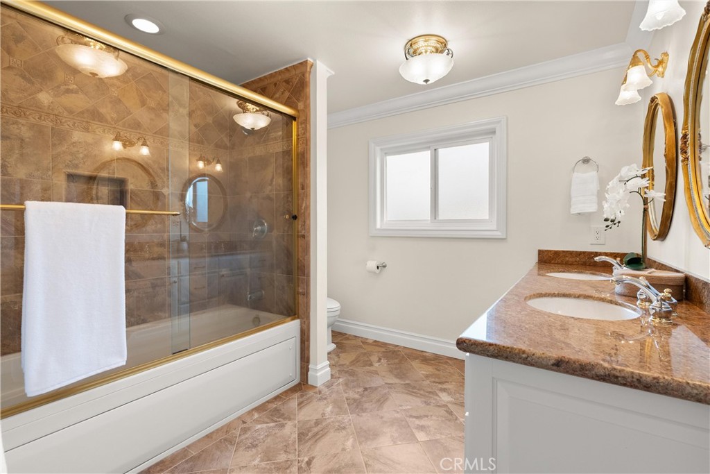 2610 E Lakeside Avenue