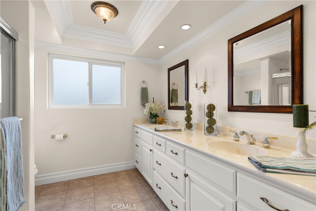 2610 E Lakeside Avenue