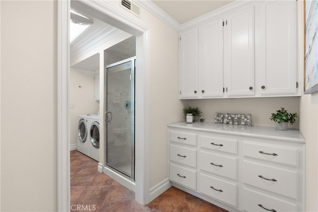 2610 E Lakeside Avenue