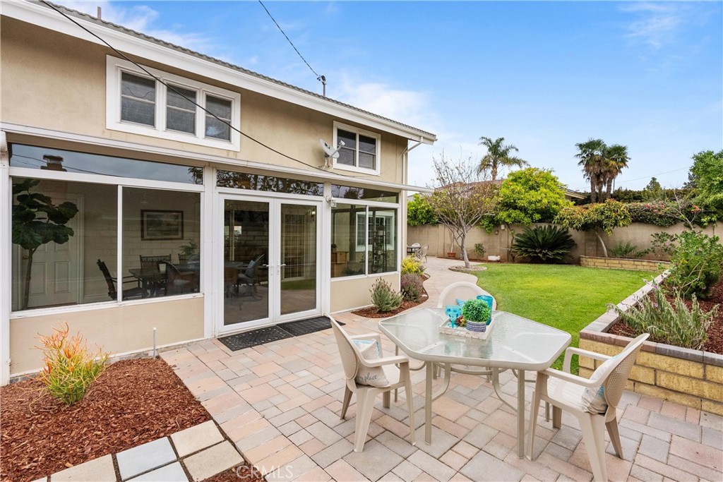 2610 E Lakeside Avenue