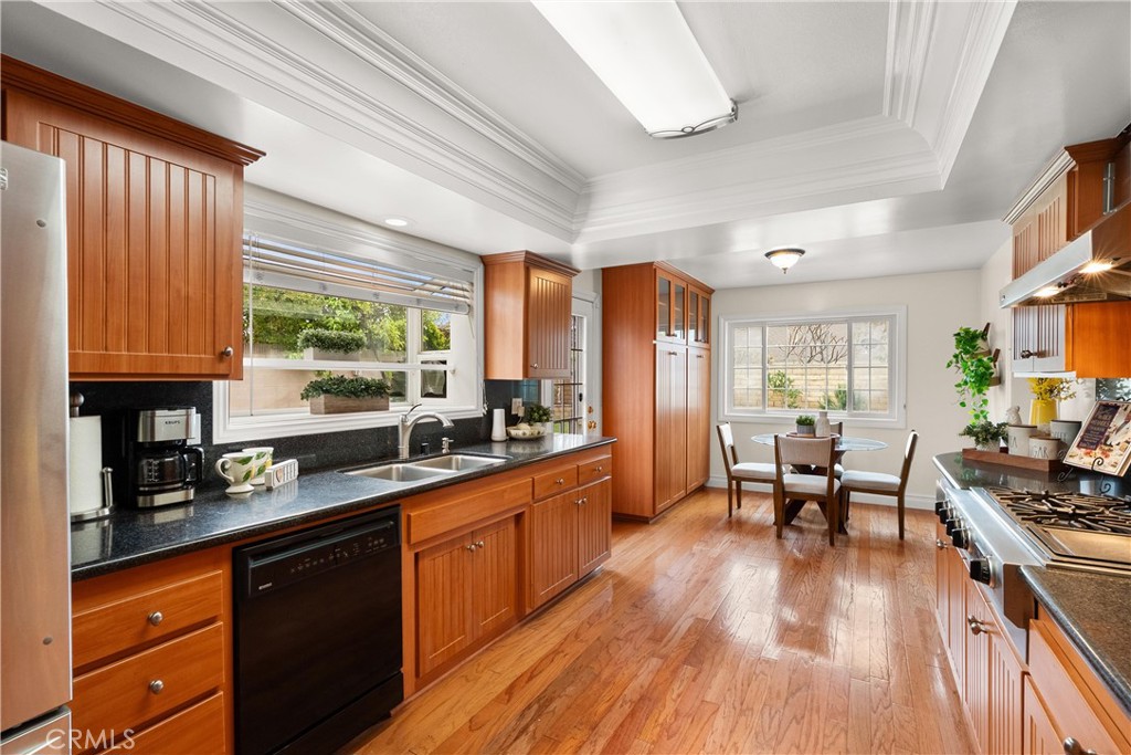 2610 E Lakeside Avenue