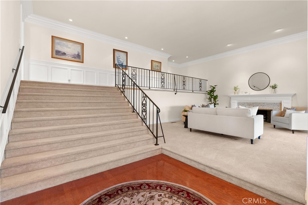 2610 E Lakeside Avenue