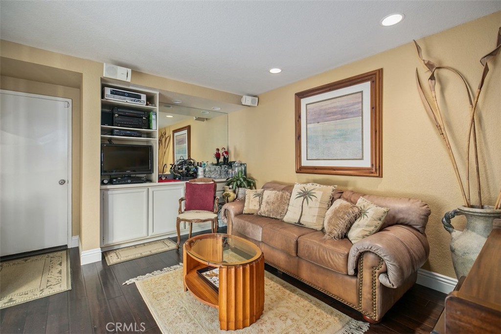 1 Taywood Court