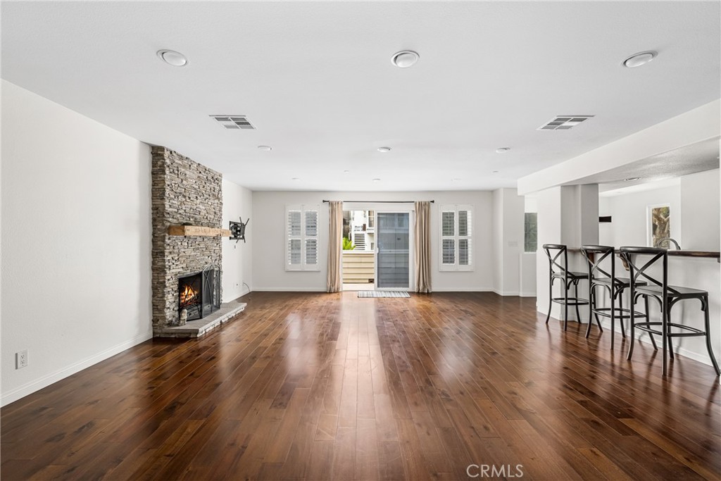 34088 Crystal Lantern Street