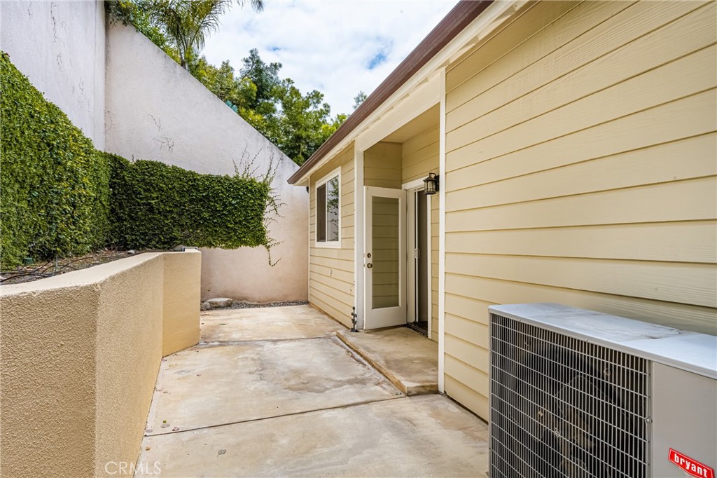 34088 Crystal Lantern Street