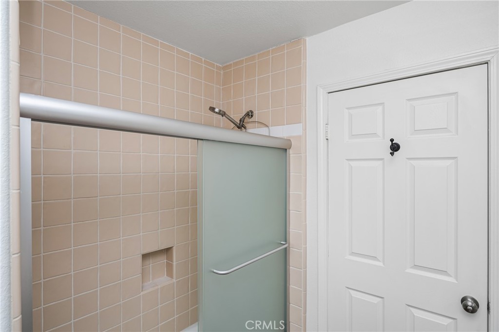 34088 Crystal Lantern Street