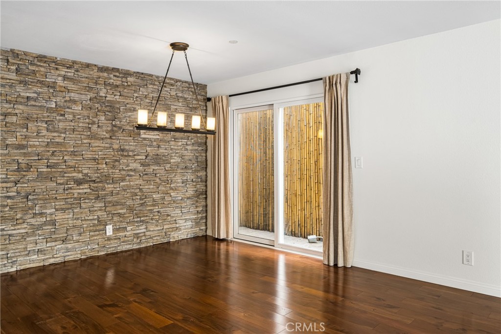 34088 Crystal Lantern Street