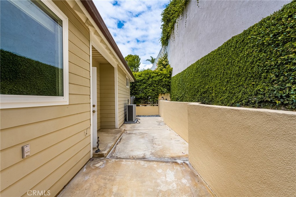 34088 Crystal Lantern Street