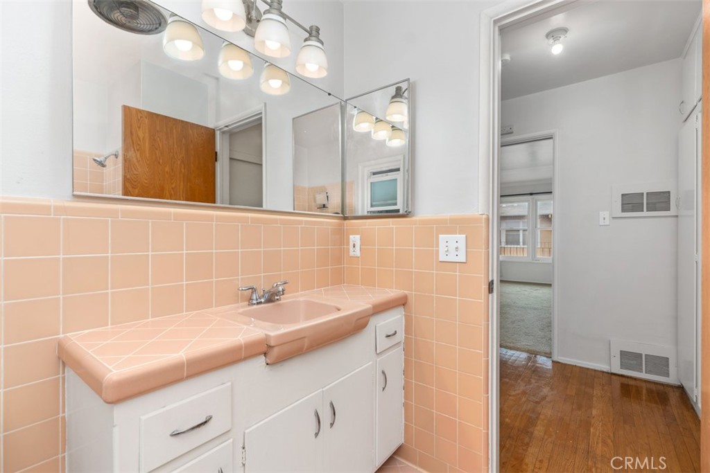 2075 East Appleton Street 6