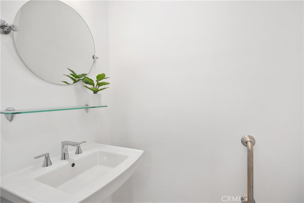 703 Avenida Presidio