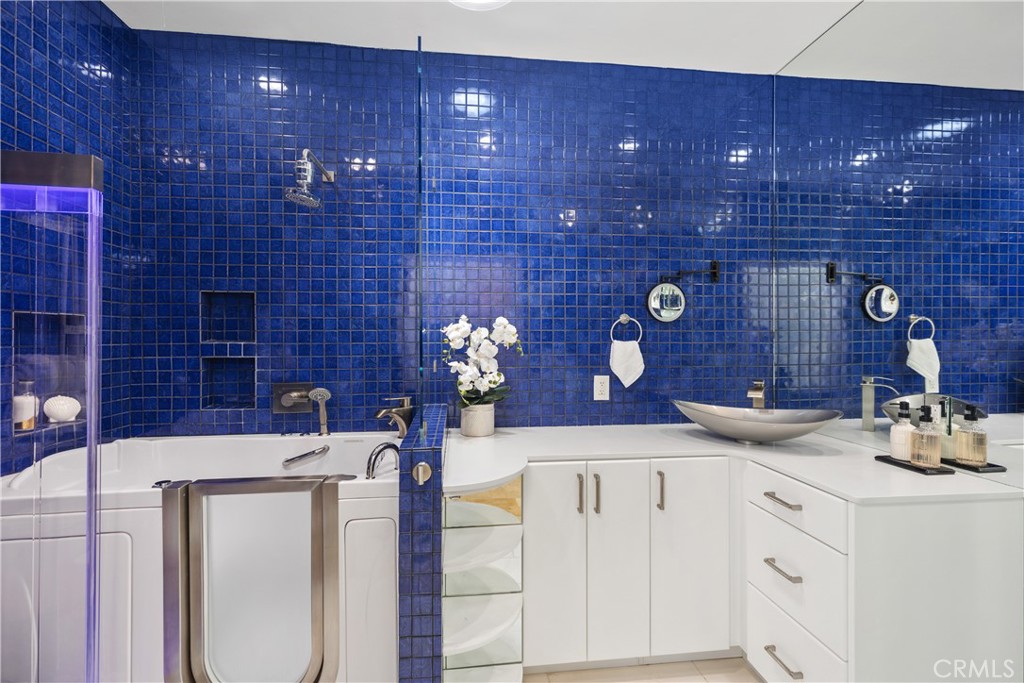 703 Avenida Presidio
