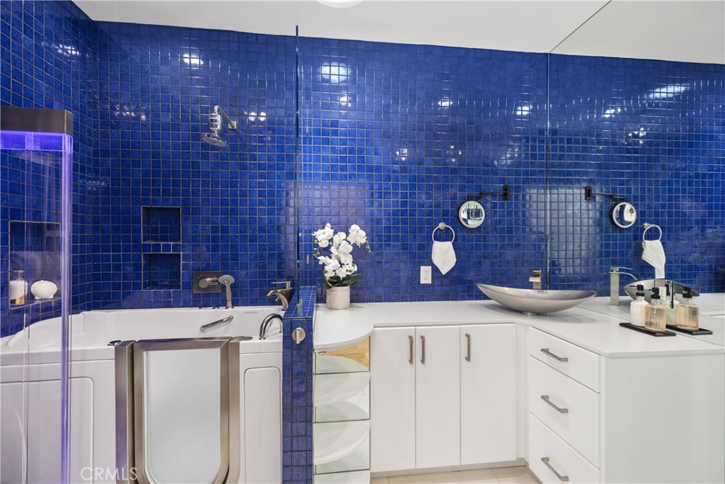 703 Avenida Presidio