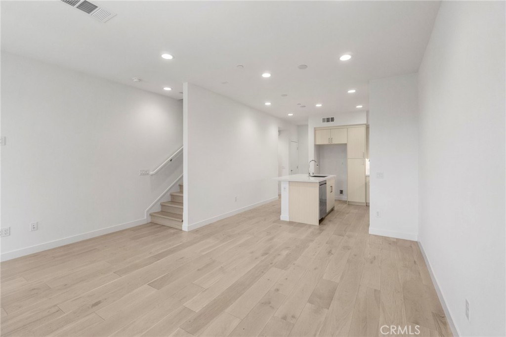 22 E Sunset Street