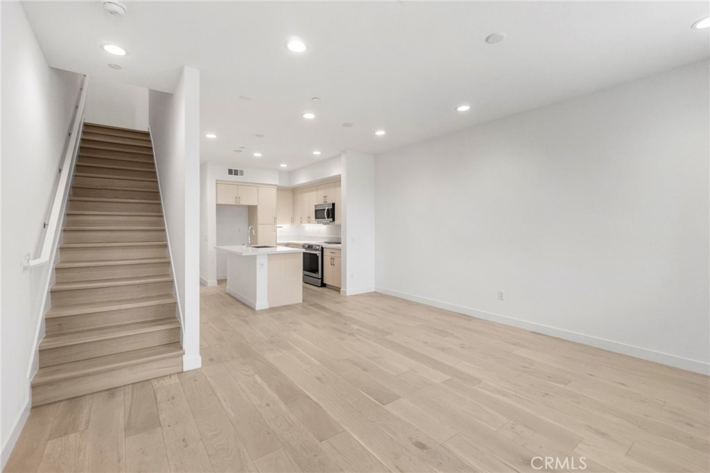 22 E Sunset Street
