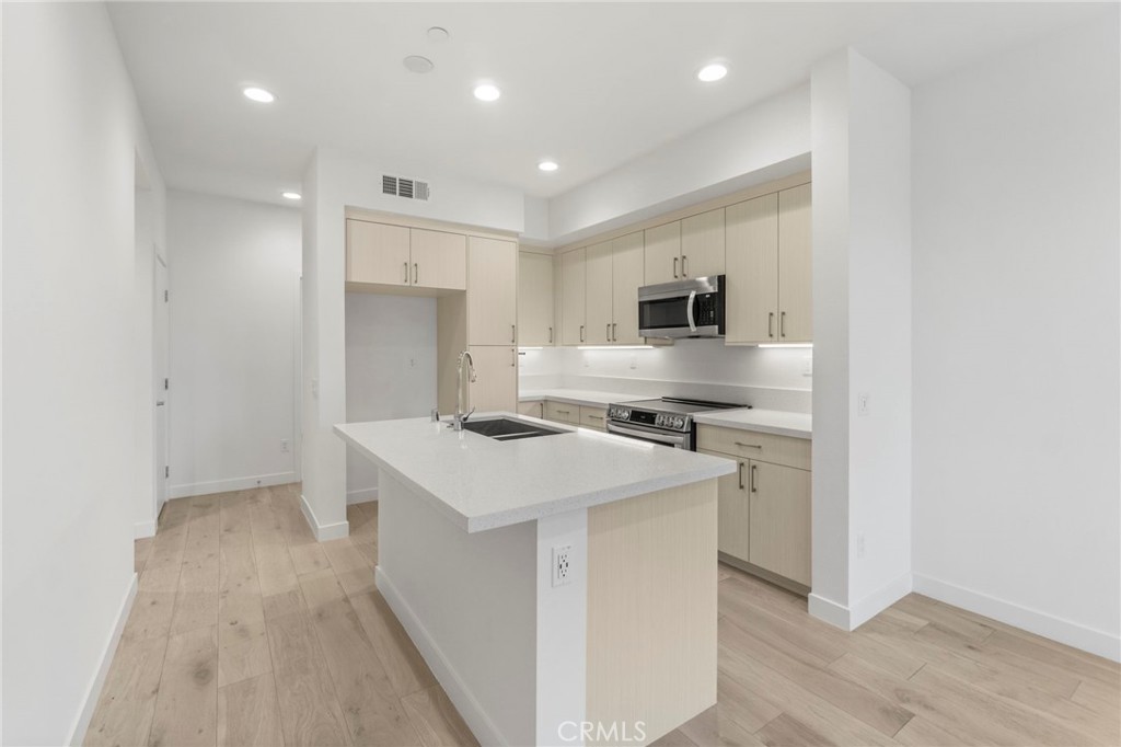 22 E Sunset Street
