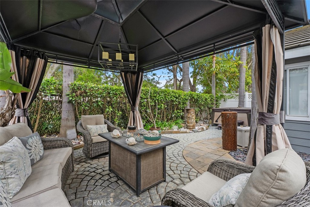 16 Marblehead Place