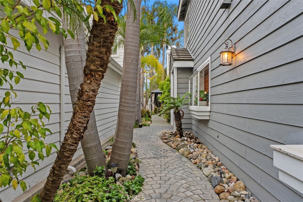 16 Marblehead Place