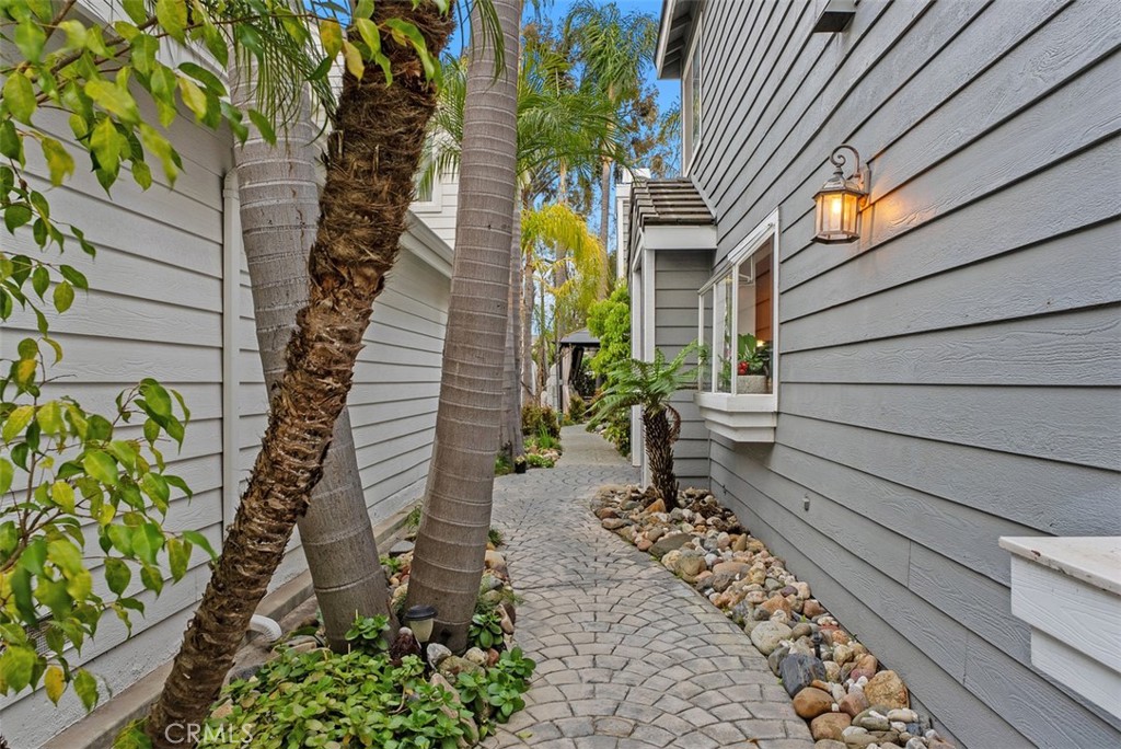 16 Marblehead Place
