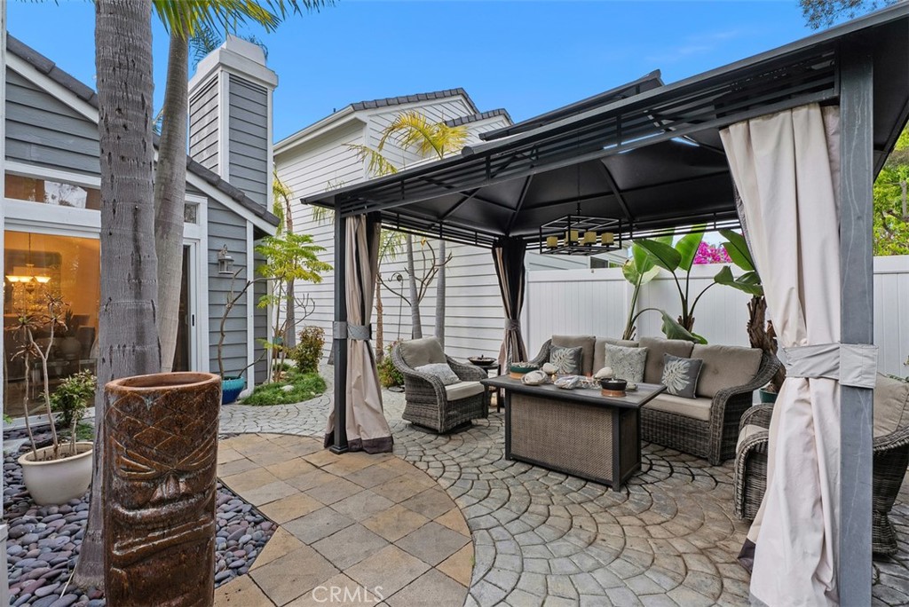 16 Marblehead Place
