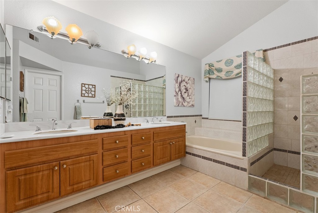 16 Marblehead Place
