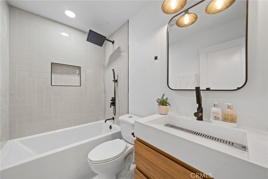 21102 Peppertree Lane