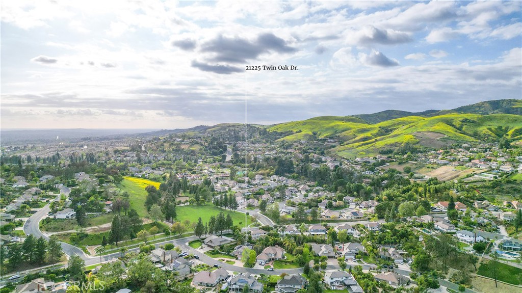 21225 Twin Oak