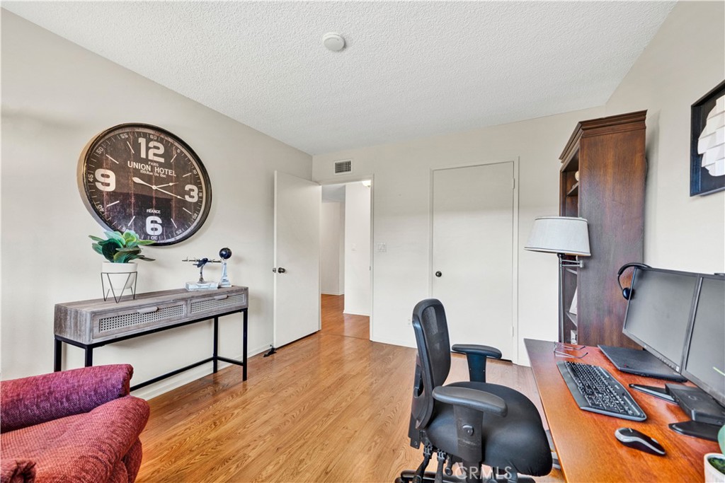 10924 Nighthawk Circle