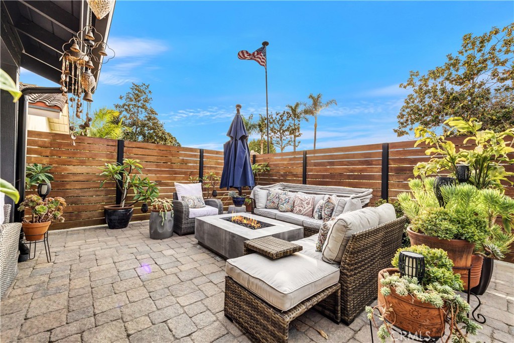 187 S Shattuck Place