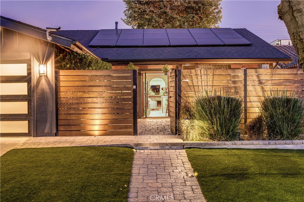 187 S Shattuck Place