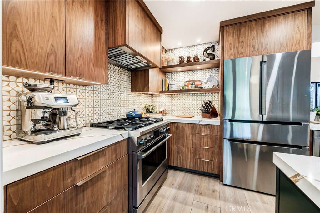 187 S Shattuck Place