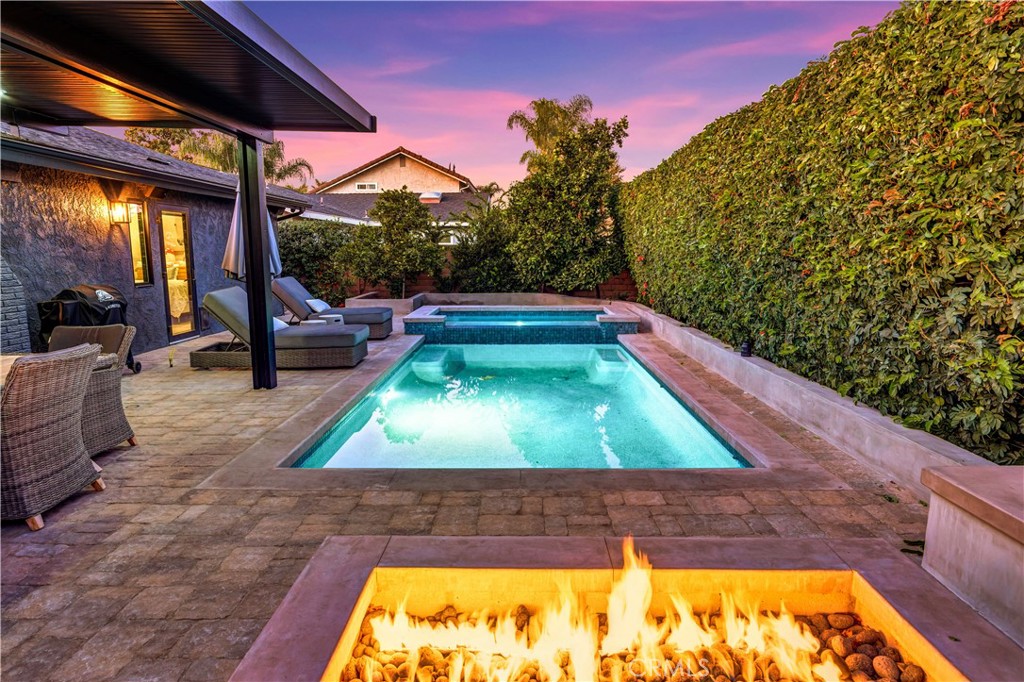 187 S Shattuck Place