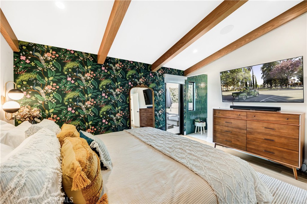 187 S Shattuck Place