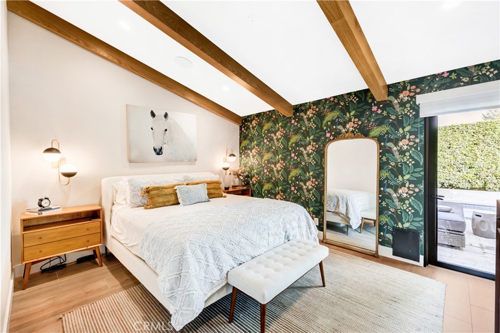 187 S Shattuck Place