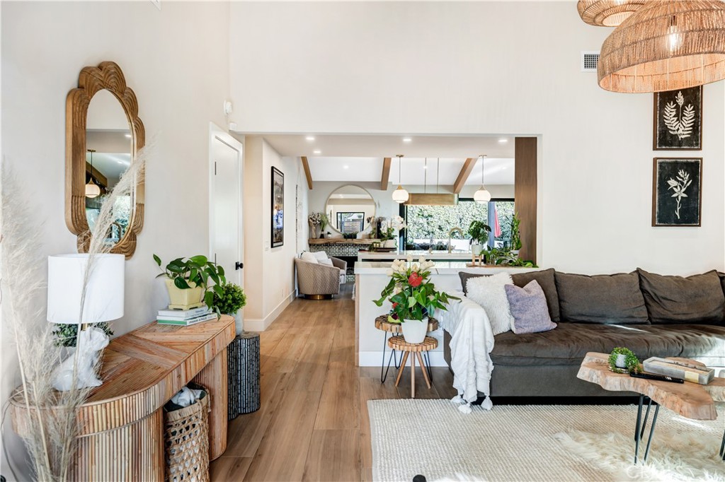 187 S Shattuck Place