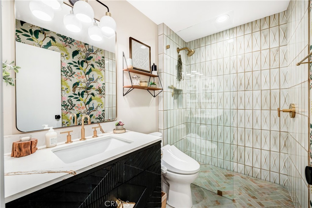 187 S Shattuck Place